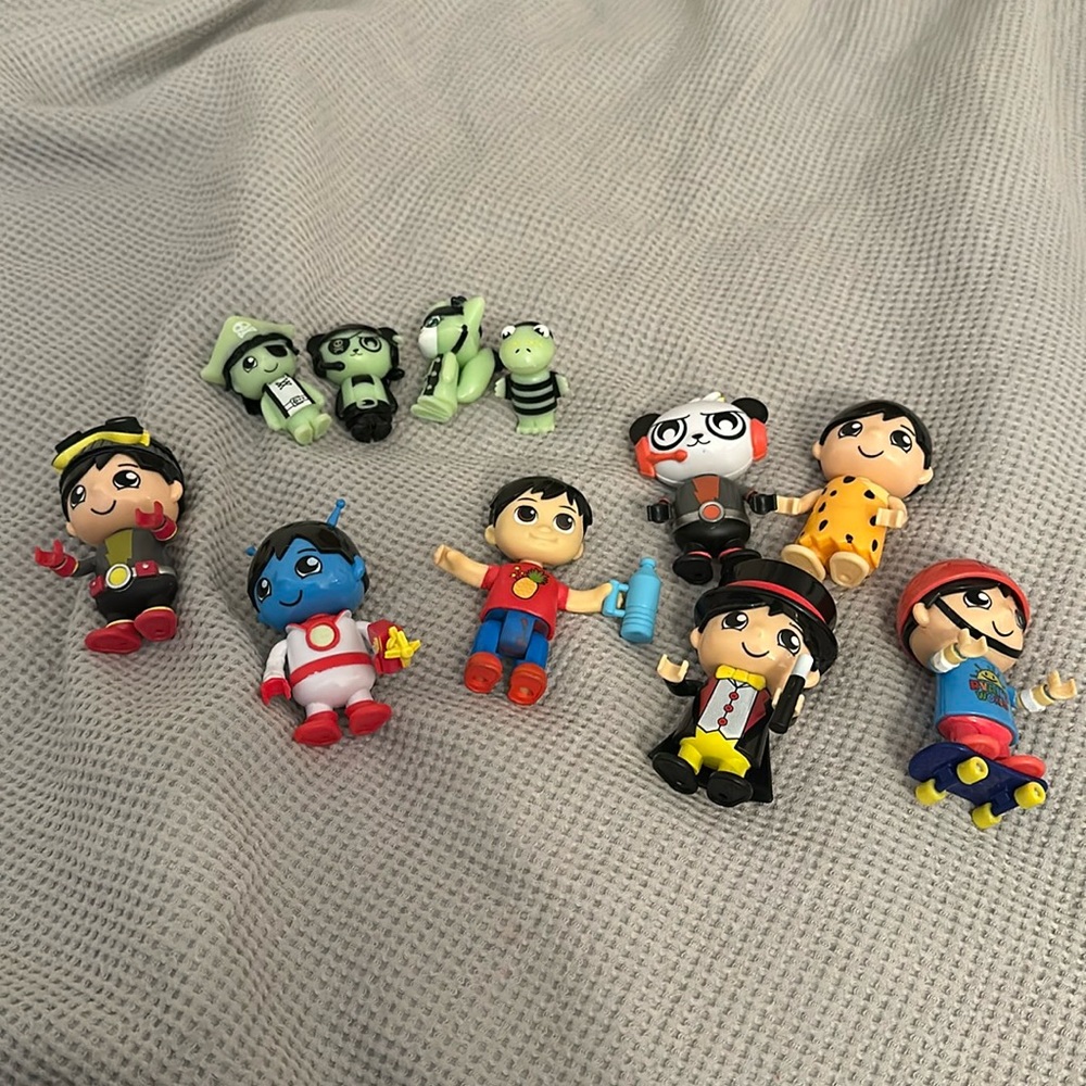 Large bundle of Ryan’s World figures w/ accessories
